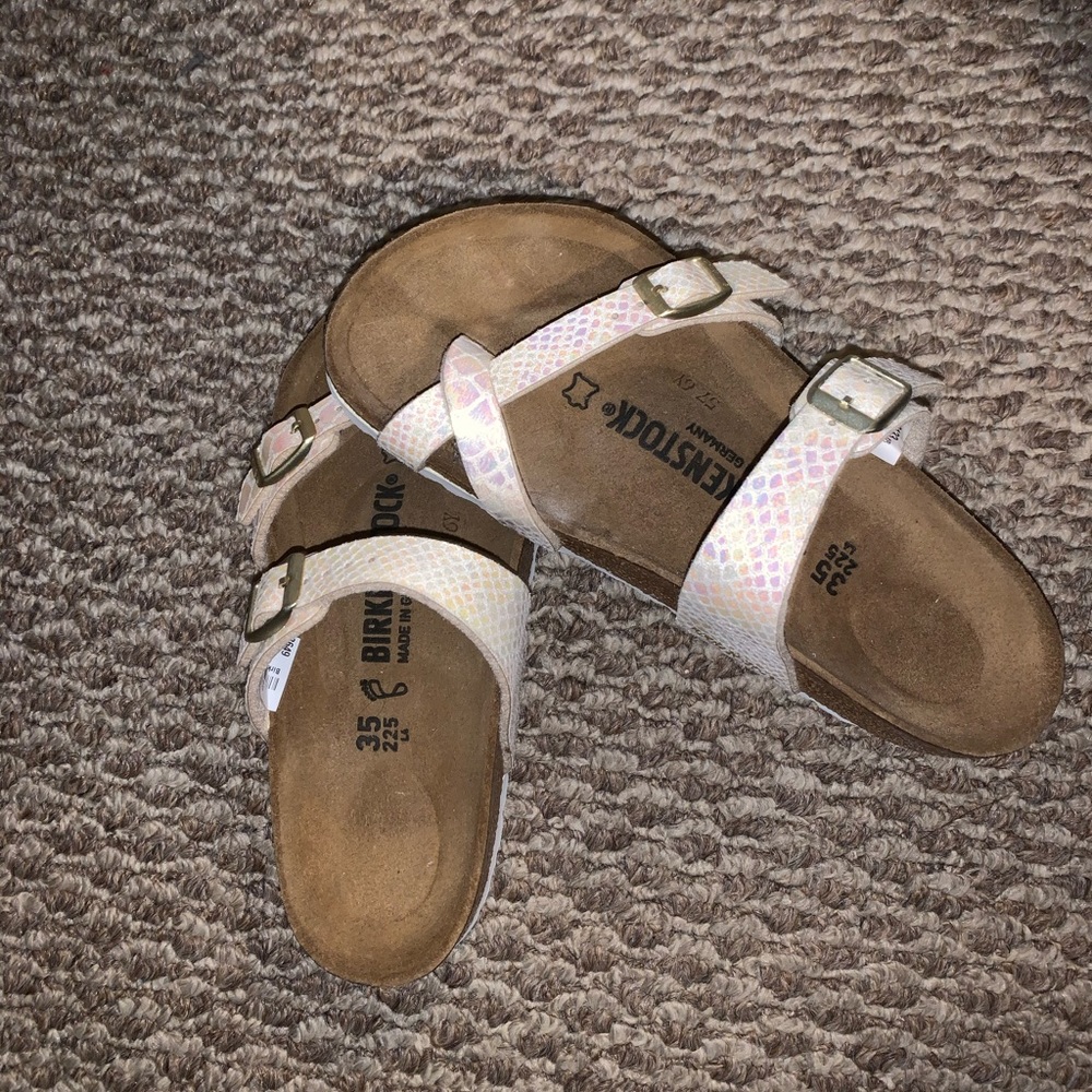 Birkenstock’s size EU 35 US 5-6
